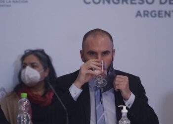 El Gobierno aumenta las jubilaciones e insinúa una radicalización