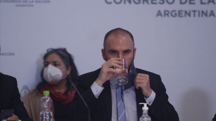 El Gobierno aumenta las jubilaciones e insinúa una radicalización