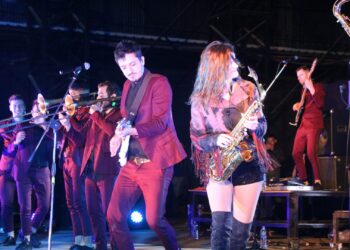 LA FIESTA DE EL CALAFATE CON LA DELIO VALDÉZ