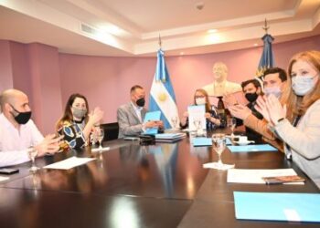 Alicia firmó el convenio de obra para asfaltar la Ruta Provincial N° 39
