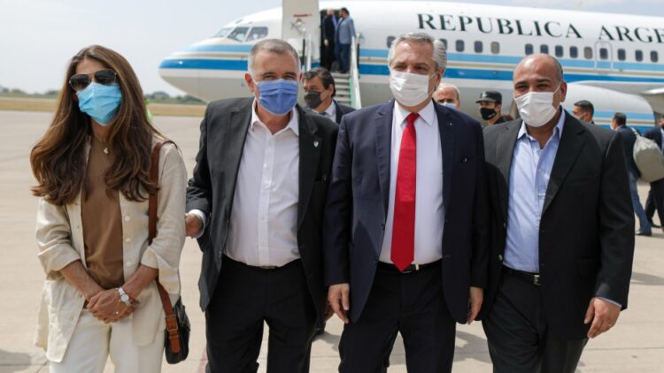 Alberto se mostró con la candidata de Manzur para la Corte