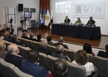 Alicia celebró la presentación de la carrera de Ingeniería en Energía en Santa Cruz