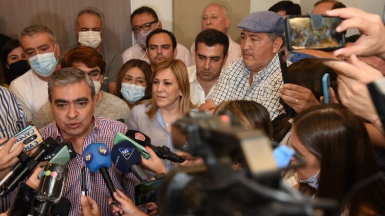 Alfaro denuncia un pacto de Manzur y Bussi para sacarle el municipio y renuncia al Senado