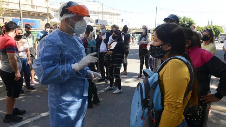 Aumentaron los contagios de coronavirus en el país y se registraron 4.555 casos nuevos