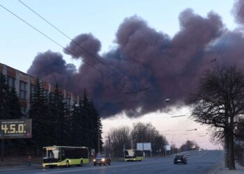 En medio de cruentos combates, Putin denuncia que Kiev retrasa las negociaciones