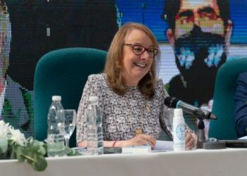 Alicia firmó el decreto que otorga el 15 por ciento de aumento para la Administración Pública Provincial