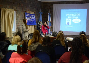 HCD: Brindaron charla de concientización del autismo