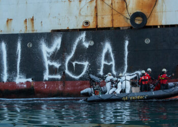 Greenpeace enfrentó a los depredadores del océano