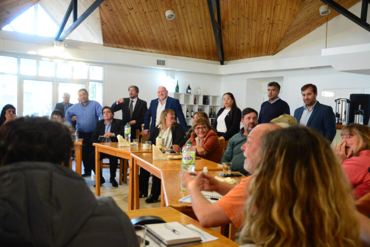 Tucu Tucu : Legisladores se reunieron con propietarios