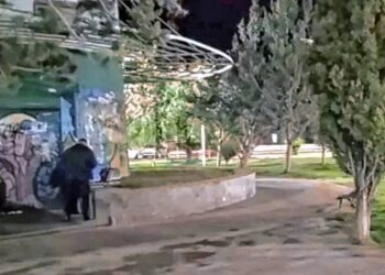 La Policía le secuestró un arma tumbera a cuatro menores en una plaza de Pico Truncado