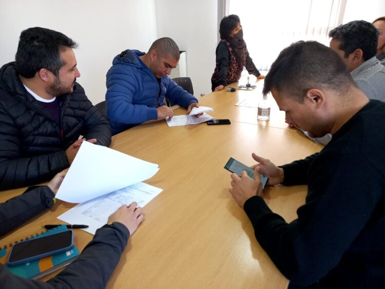 PETROLEROS FIRMA CONTINUIDAD LABORAL DE EX TRABAJADORES DE SAN ANTONIO