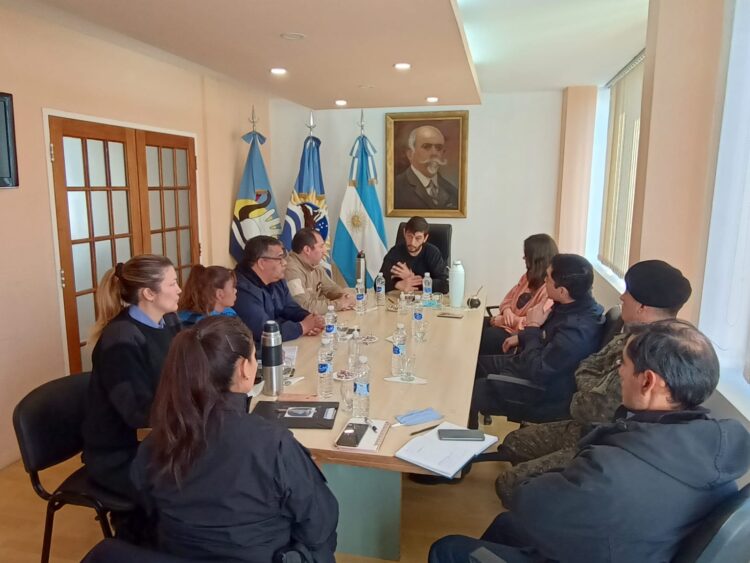 EL INTENDENTE DE PERITO MORENO MAURO CASARINI SE REUNIO CON TODAS LAS DIVISIONES DE LA POLICIA DE LA CIUDAD