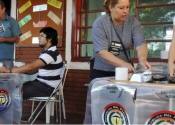 La oposición paraguaya firmó un acuerdo para ir con fórmula única a los próximos comicios