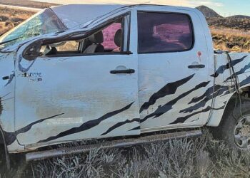 Conductor sufrió lesiones en la cabeza tras volcar cerca de Fitz Roy