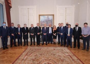 Alicia: “Dimos a conocer nuestra visión sobre la situación económica producto de la corrida cambiaria”