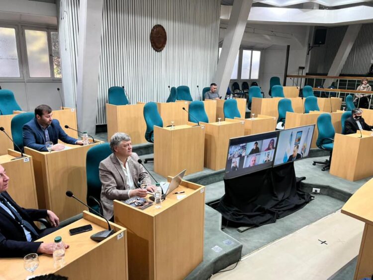 Diputado Oliva: “El daño que le están haciendo a la educación en Santa Cruz es muy profundo”