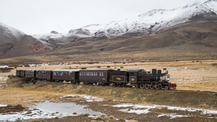Una muestra de fotografías rinde homenaje a «La Trochita: 100 años de historia»
