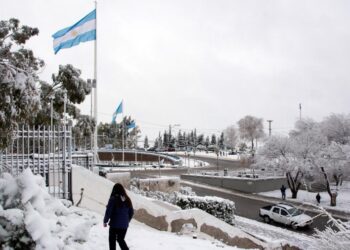 Rigen alertas amarillas por fuertes vientos y nevadas en ocho provincias