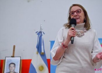Alicia anunció la construcción de seis nuevas escuelas técnicas en Santa Cruz