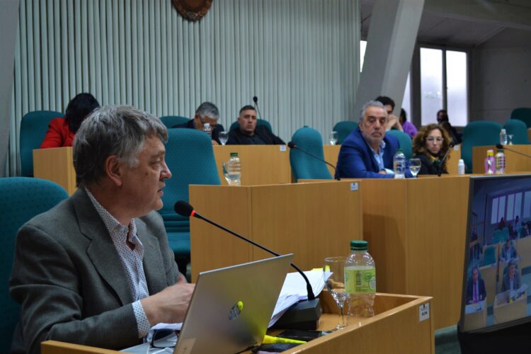 Diputado Oliva: “Este es un gobierno que desfinanció la educación y busca silenciar a las escuelas de Santa Cruz”