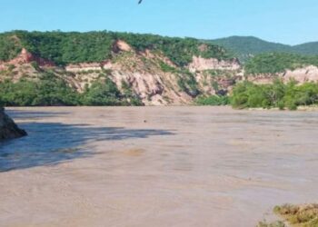 En Salta recomiendan no bañarse, pescar ni consumir agua del río Pilcomayo por un derrumbe minero en Bolivia