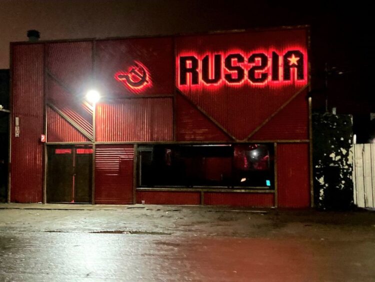 Río Gallegos: Un joven de 19 años se quiso colar a un boliche por el techo y cayó al vacío