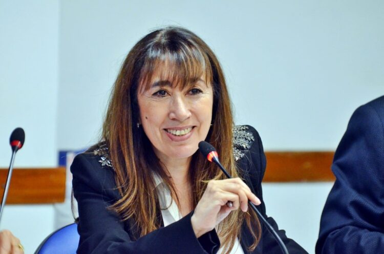 Roxana Reyes logró dictamen para una nueva ley de capacitación sobre derechos de niñez
