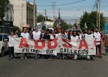 El Frente de Izquierda y trabajadores- Unidad- presentó un proyecto de declaración en el Congreso Nacional contra la multa antisindical multimillonaria de $32 millones contra el gremio de la docencia de Santa Cruz.