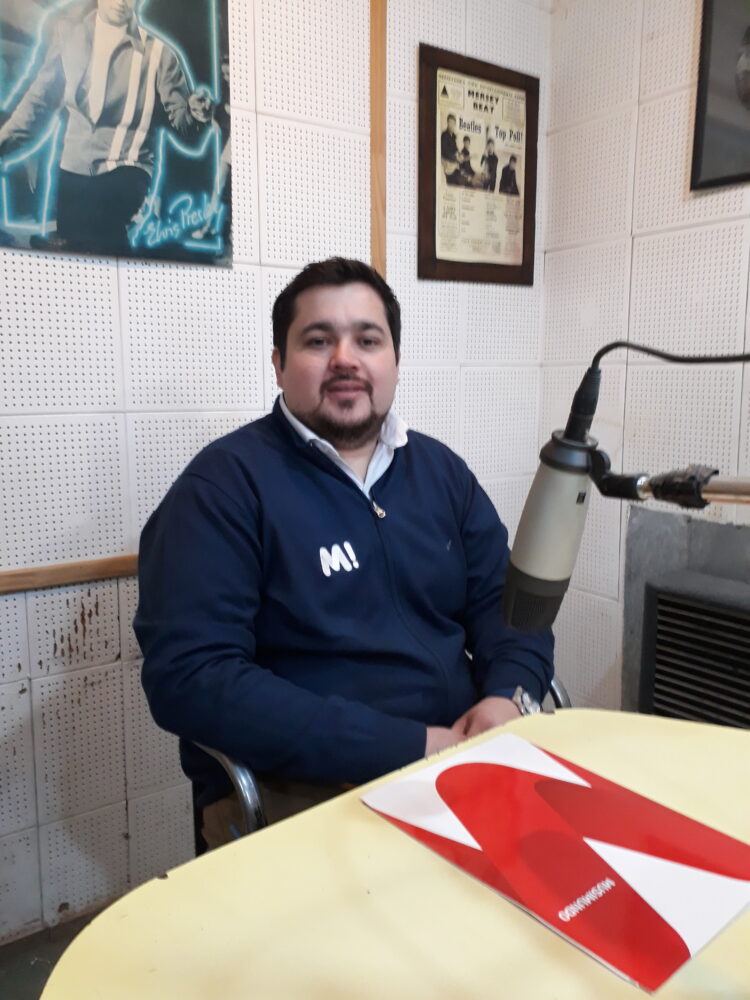 Alejandro Chaban, gerente de Musimundo entrevistado en FM Libertad