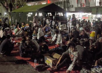 Sismo en la isla de Java: 252 muertos, 300 heridos y más de 30 desaparecidos