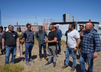 DIRIGENTES PETROLEROS, DIPUTADOS Y CONCEJALES SE MANIFESTARON CONTRA ALICIA Y TECPETROL POR ‘VACIAR LOS RECURSOS DE LOS SANTACRUCEÑOS’