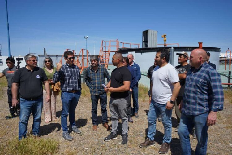 DIRIGENTES PETROLEROS, DIPUTADOS Y CONCEJALES SE MANIFESTARON CONTRA ALICIA Y TECPETROL POR ‘VACIAR LOS RECURSOS DE LOS SANTACRUCEÑOS’