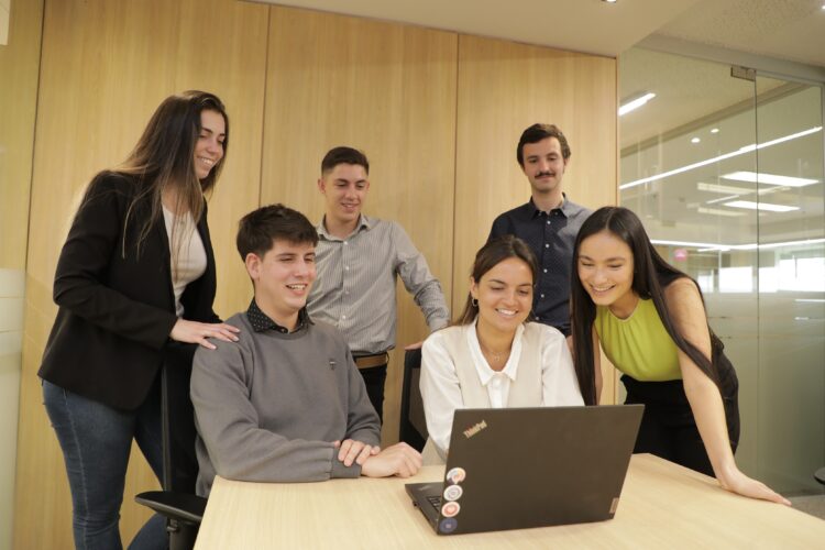 Pan American Energy incorpora Jóvenes Profesionales