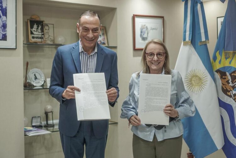 VIALIDAD NACIONAL FIRMÓ CONVENIOS CON LA PROVINCIA DE SANTA CRUZ PARA LA REALIZACIÓN DE NUEVAS OBRAS VIALES