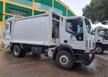 Presentación de camiones de servicios en Caleta Olivia