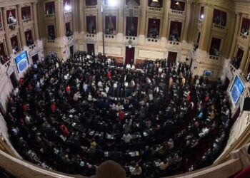 Fernández criticó a la Corte y dijo que «la mejor política social es generar trabajo»