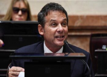 COSTA:  “El mecanismo del kirchnerismo consiste en callar impunemente a la minoría para seguir haciendo negocios y enriquecerse con la política”