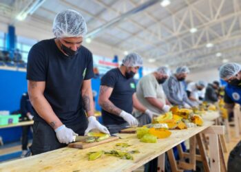 Claudio Vidal inaugura el Feed Lot con 60.000 porciones de locro para toda la comunidad