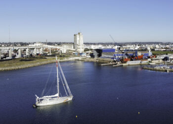 El barco más nuevo de Greenpeace, Witness, llegó por primera vez al país