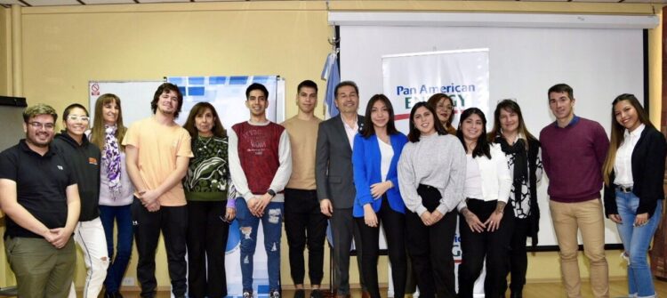 Diez estudiantes de la región se suman a la Comunidad de Becarios PAE