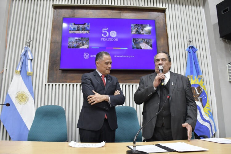 Juró como diputado Julián Carrizo