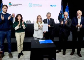 Inversión histórica: Alicia e YPF presentaron las líneas de crédito y la planta potabilizadora de agua
