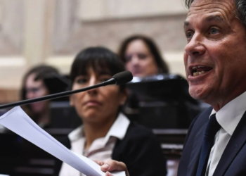 COSTA MUY DURO CONTRA ALICIA K