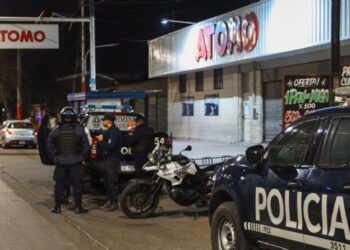 Argentina. Desvalijaron una carnicería en Mendoza y hubo intentos de saqueos en supermercados: fuerte custodia policial en Las Heras. Hay 17 detenidos