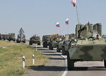 Rusia. Tropas rusas entran en el pueblo de Sinkovka, cerca de Kupiansk