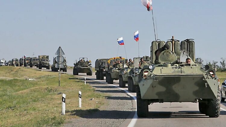 Rusia. Tropas rusas entran en el pueblo de Sinkovka, cerca de Kupiansk