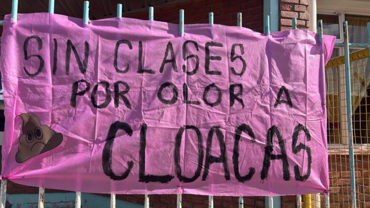 JARDIN 14: Sin clases por fuerte olor a cloacas