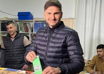 El candidato de Unidos para Cambiar Santa Fe obtenía el 58,47% de los votos cuando se habían computado el 98,24% del total. Marcelo Lewandowski, de Juntos Avancemos, reconoció la derrota y lo felicitó.
