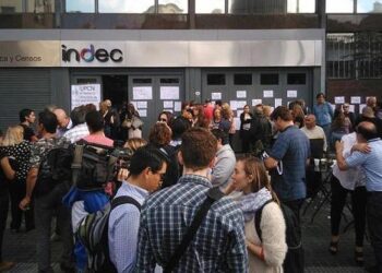 Argentina. Para los técnicos del INDEC en septiembre una familia necesitó casi medio millón de pesos para vivir dignamente