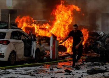 Palestina. Combatientes de HAMAS atacan 50 cuarteles generales israelíes /250 israelies muertos y 1800 heridos /Israel bombardea Gaza: 232 muertos de la población civil